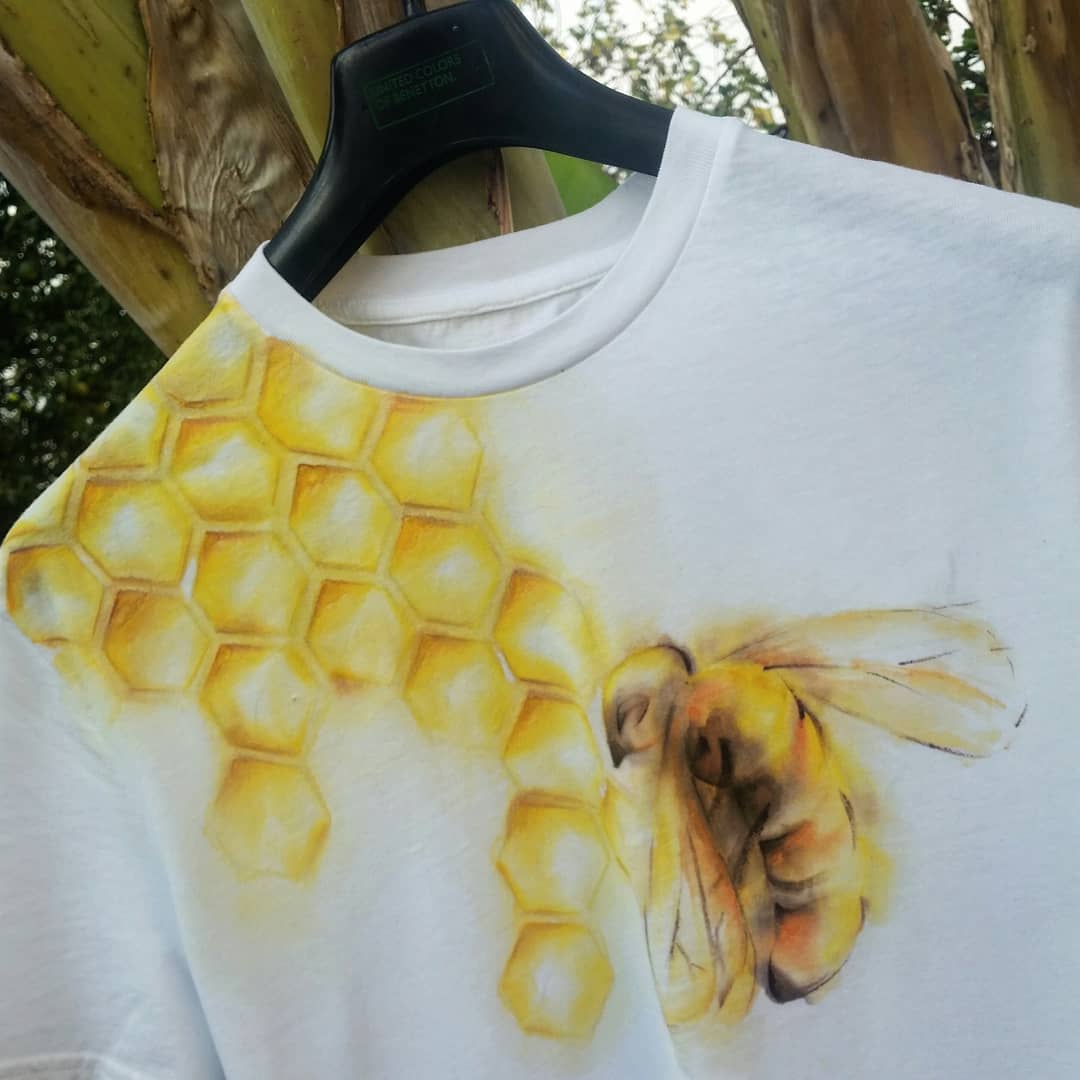 T-shirt Hand-Painted Honey Comb
