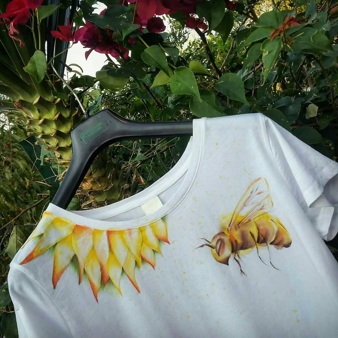 T-shirt Hand-Painted Bee