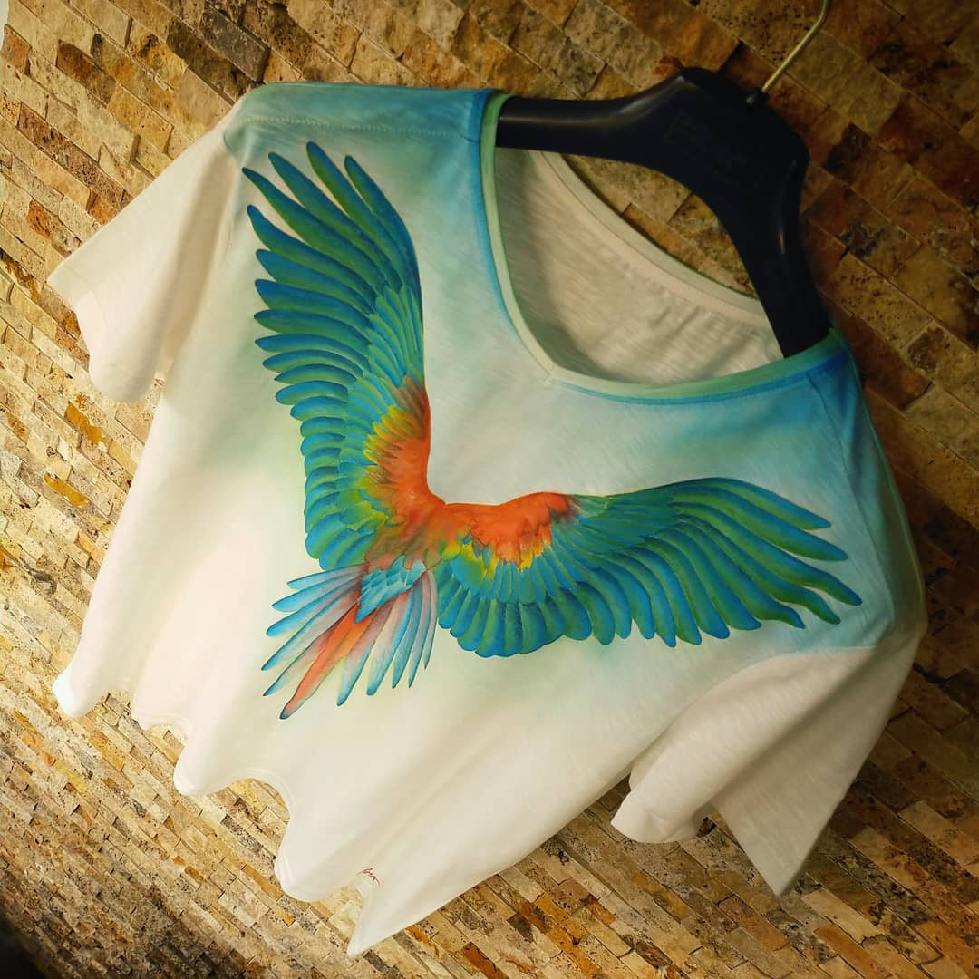 T-shirt Hand-Painted Wing Parrot