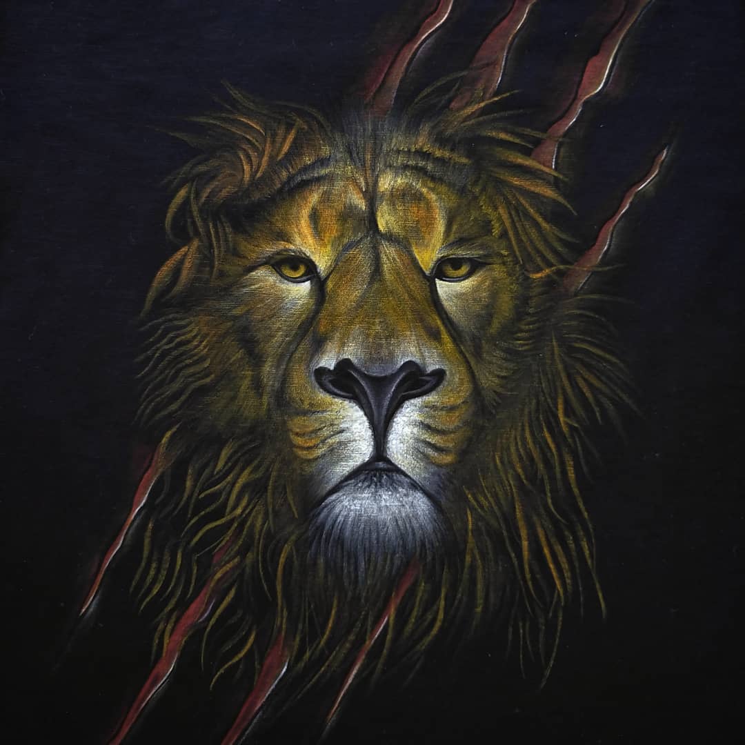 T-shirt Hand-Painted Lion